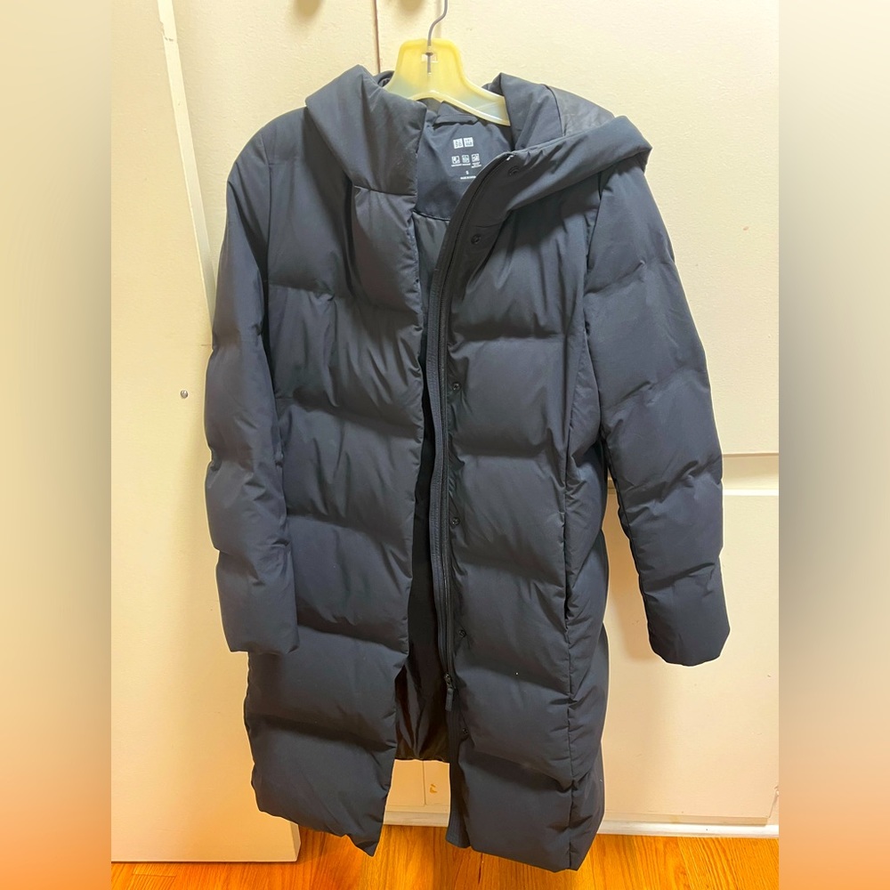 Women’s Uniqlo seamless long down coat